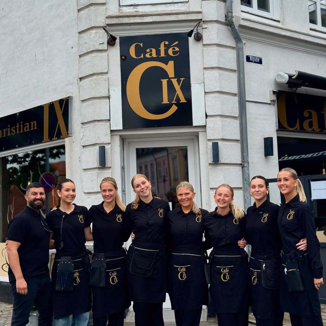 Hele holdet fra Cafe Christian IX klar til at bringe restauranten ud til jer